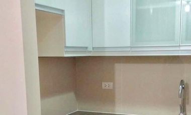 Studio with balcony, corner unit in Newport City for rent