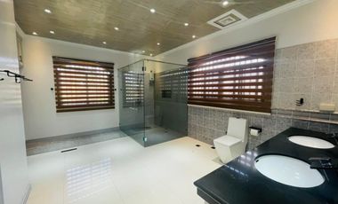 AMERICAN STYLE HOUSE WITH BIG LOT IN ANGELES CITY NEAR CLARK