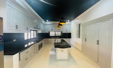 AMERICAN STYLE HOUSE WITH BIG LOT IN ANGELES CITY NEAR CLARK