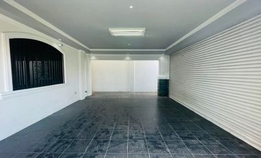 AMERICAN STYLE HOUSE WITH BIG LOT IN ANGELES CITY NEAR CLARK