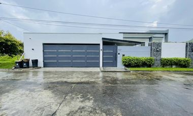 BIG HOUSE WITH POOL IN PAMPANGA NEAR SM MALL