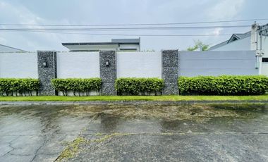 BIG HOUSE WITH POOL IN PAMPANGA NEAR SM MALL