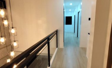 MODERN HOUSE IN ANGELES CITY NEAR MARQUEE MALL AND NLEX