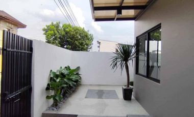 MODERN HOUSE IN ANGELES CITY NEAR MARQUEE MALL AND NLEX