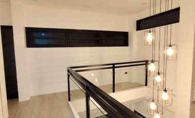 MODERN HOUSE IN ANGELES CITY NEAR MARQUEE MALL AND NLEX