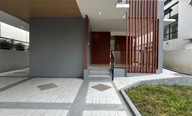 FOR SALE FOUR 4 BEDROOM STUNNING MODERN DESIGN HOUSE IN MARCELO GREENPARANAQUE