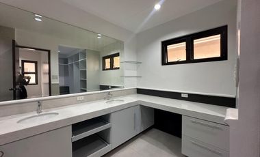 HOUSE FOR SALE CONTEMPORARY DESIGN TWO STOREY IN PARANAQUE