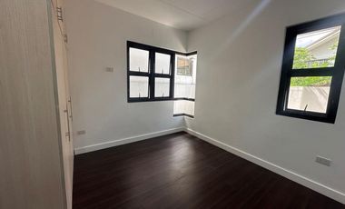 HOUSE FOR SALE CONTEMPORARY DESIGN TWO STOREY IN PARANAQUE