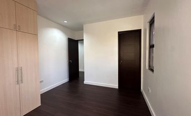 HOUSE FOR SALE CONTEMPORARY DESIGN TWO STOREY IN PARANAQUE