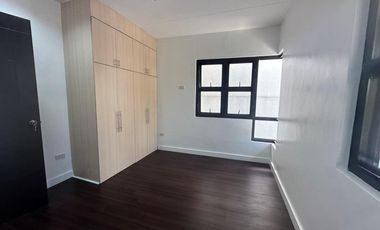 HOUSE FOR SALE CONTEMPORARY DESIGN TWO STOREY IN PARANAQUE