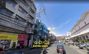 3 bedroom corner apartment with 2 toilets for rent near Pasay Libertad LRT