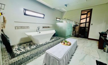 Grand modern fairway property in thriving Manila Southwoods Residential Estate