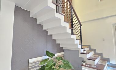 Two-Storey Modern House with mountain view