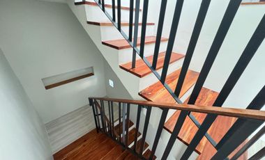 Bakakeng Pre-owned 3 Storey Townhouse w/ Breathtaking View of Baguio City-JV2