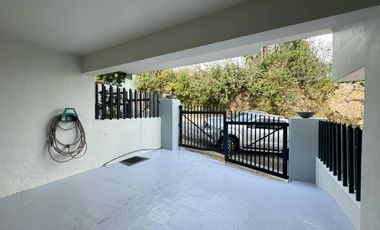 Bakakeng Pre-owned 3 Storey Townhouse w/ Breathtaking View of Baguio City-JV2
