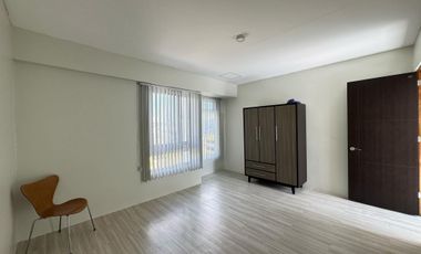 Bakakeng Pre-owned 3 Storey Townhouse w/ Breathtaking View of Baguio City-JV2