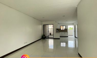 For Sale: 4 Bedrooms House and Lot in Imus Cavite