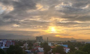 Newly Renovated Cozy 1-Bedroom Condo in Angeles City – Minutes from Clark.