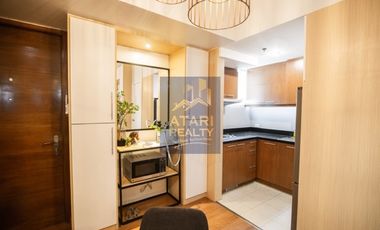 RUSH SALE! Fully Furnished 1-Bedroom Corner Unit with Parking & Balcony