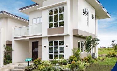 Pre-Selling House and lot near NUVALI and CALAX. 3BR with Balcony and Garage