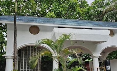 1,111 SQM 6 BR House & Lot with Garage & Pool For Sale in Makati