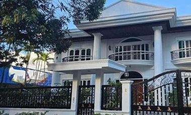1,111 SQM 6 BR House & Lot with Garage & Pool For Sale in Makati