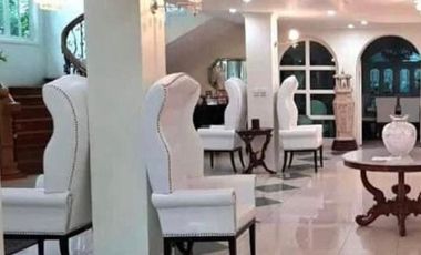 1,111 SQM 6 BR House & Lot with Garage & Pool For Sale in Makati
