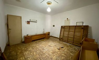 CASA A REF EN VENTA 4 AMB CON 2 LOCALES ALEJ KORN