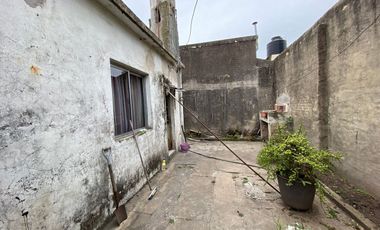 CASA A REF EN VENTA 4 AMB CON 2 LOCALES ALEJ KORN