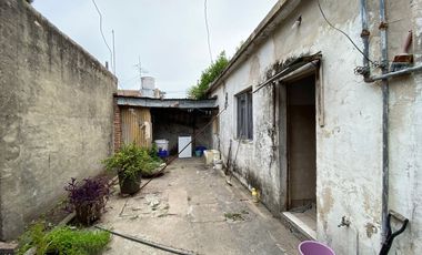 CASA A REF EN VENTA 4 AMB CON 2 LOCALES ALEJ KORN