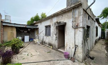 CASA A REF EN VENTA 4 AMB CON 2 LOCALES ALEJ KORN