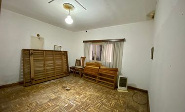 CASA A REF EN VENTA 4 AMB CON 2 LOCALES ALEJ KORN