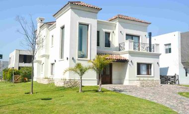 Venta de  Casa Amueblada en Las Tipas Nordelta