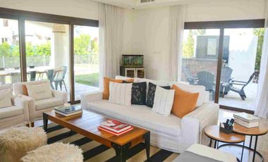 Venta de  Casa Amueblada en Las Tipas Nordelta