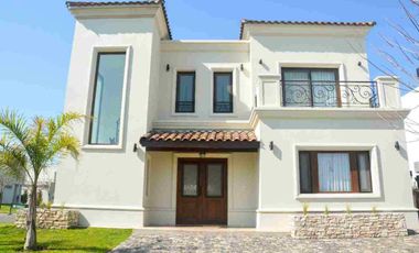 Venta de  Casa Amueblada en Las Tipas Nordelta