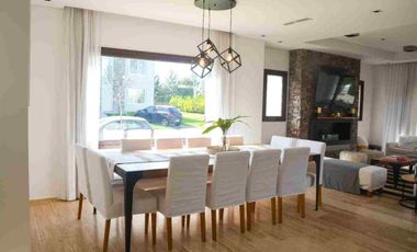 Venta de  Casa Amueblada en Las Tipas Nordelta