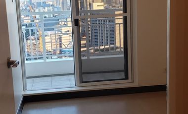 Torre de manila 1bedroom corner unit with parking for sale