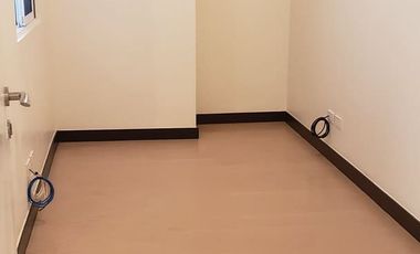Torre de manila 1bedroom corner unit with parking for sale