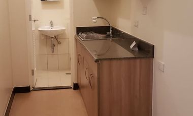 Torre de manila 1bedroom corner unit with parking for sale