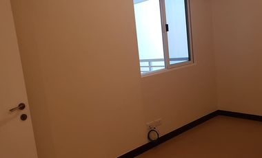 Torre de manila 1bedroom corner unit with parking for sale