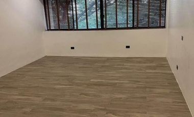 For Sale: 3 bedrooms in Galeria de Magallanes house