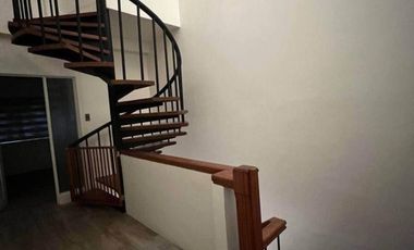 For Sale: 3 bedrooms in Galeria de Magallanes house