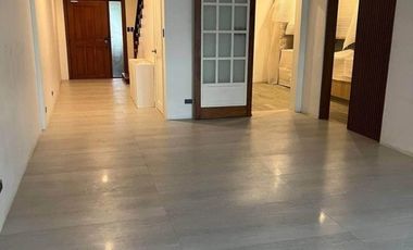 For Sale: 3 bedrooms in Galeria de Magallanes house