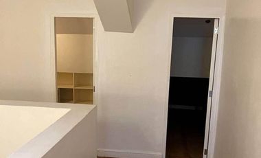 For Sale: 3 bedrooms in Galeria de Magallanes house