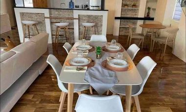 2 Bedroom Luxurious Condo Unit with 2 Parking NEAR MINES VIEW PARK (Europa)