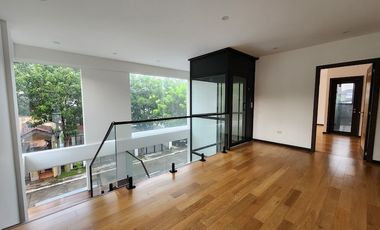 House and Lot For Sale at Hillsborough Village Alabang, Muntinlupa City
