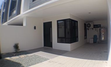 FOR RENT Paranaque BF Homes Nortwest. Dakar St. Modern Townhaus 3bedooms park