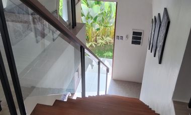 2 storey, 2 bedroom beach house