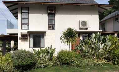 2 storey, 2 bedroom beach house