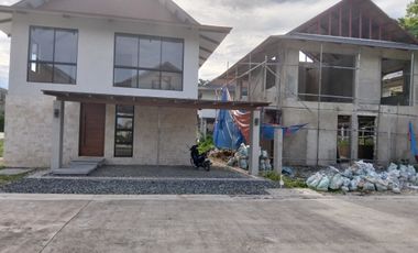 2 storey, 2 bedroom beach house